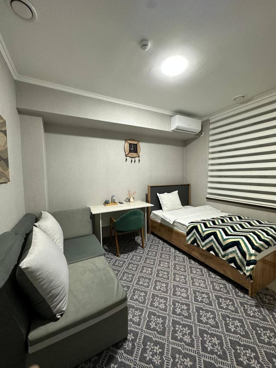 Hotel Cube House Osh Exterior foto